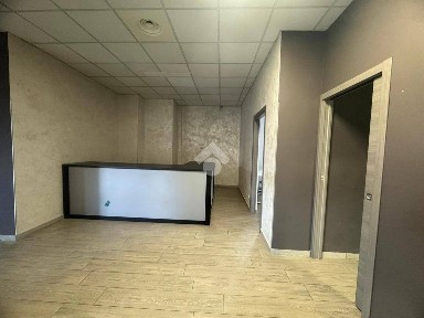 Locale commerciale in Affitto