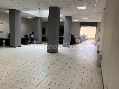 Locale commerciale in Affitto