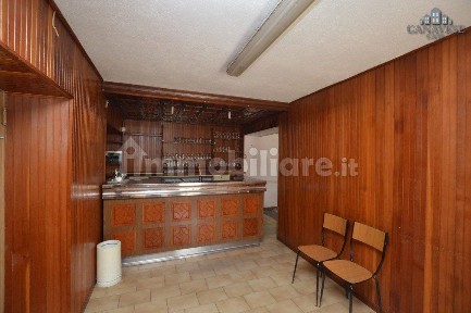 Locale commerciale in Affitto