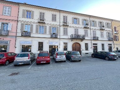 Pinerolo, Piazza Matteotti, 3