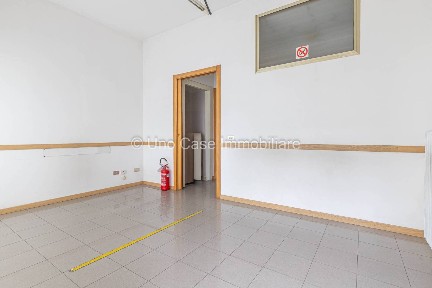 Locale commerciale in Affitto