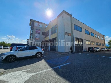 Locale commerciale in Affitto