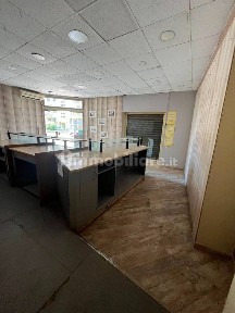 Locale commerciale in Affitto