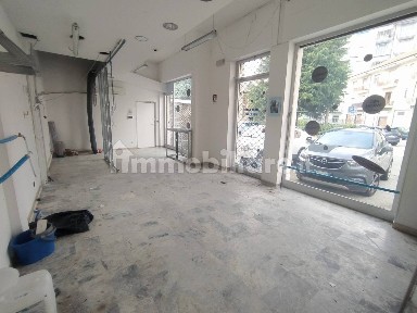 Locale commerciale in Affitto