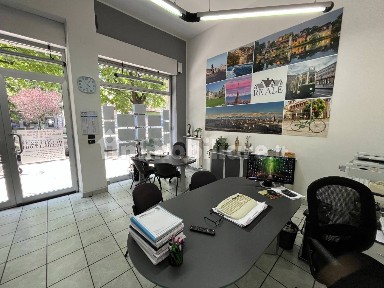 Locale commerciale in Affitto