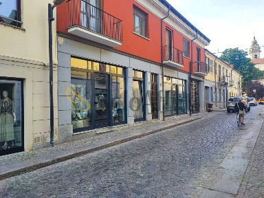 Locale commerciale in Affitto