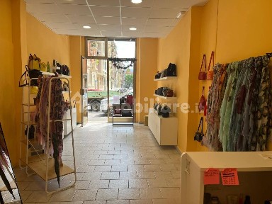Locale commerciale in Affitto