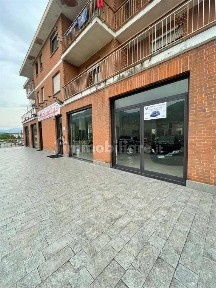 Locale commerciale in Affitto