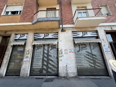 Locale commerciale in Affitto