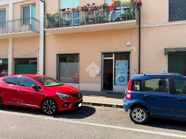 Locale commerciale in Affitto