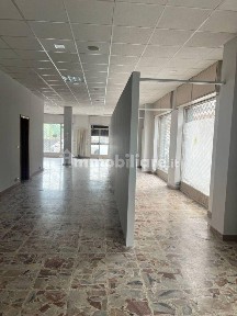 Locale commerciale in Affitto