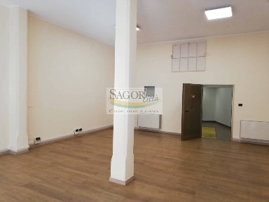 Locale commerciale in Affitto