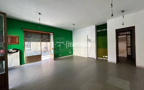 Locale commerciale in Affitto
