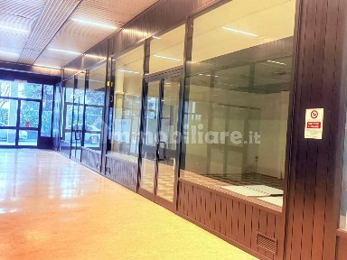 Locale commerciale in Affitto