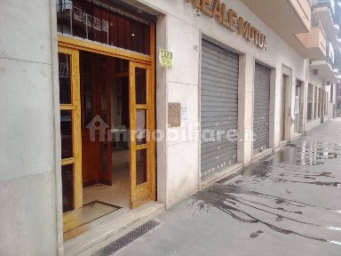Locale commerciale in Affitto