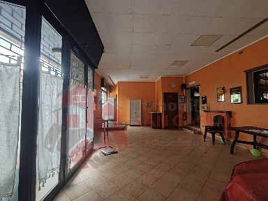 Locale commerciale in Affitto