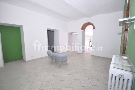 Locale commerciale in Affitto