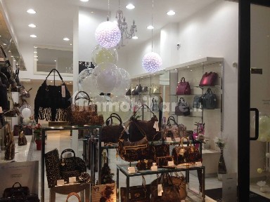 Locale commerciale in Vendita