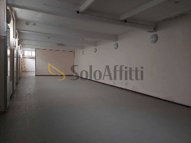 Locale commerciale in Affitto