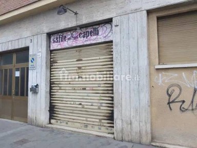 Locale commerciale in Affitto