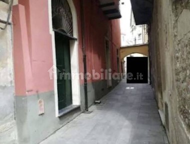 Magazzino all'asta via Pollupice, 39, Finale Ligure