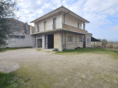 Cepagatti, Via Piave, 35