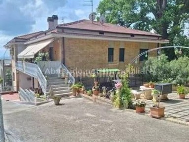 Appartamento buono stato, primo piano, Penne