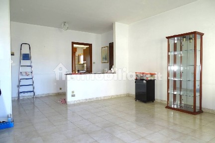 Pescara, Tirino, Via Pietro Nenni, 6