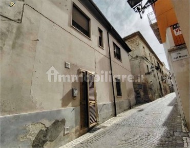 Torre de' Passeri, Via S. Vittorino 1