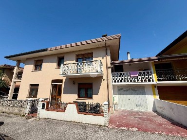 Villa a schiera via Pezzut 42, Centro, Azzano Decimo