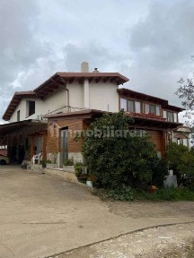 Collecorvino, Strada delle Vigne, 6