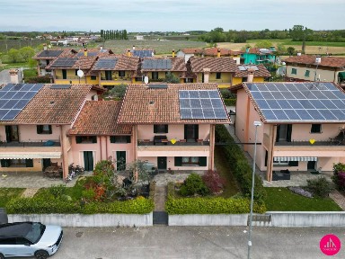 Villa a schiera via della Chiesa, Prata di Pordenone