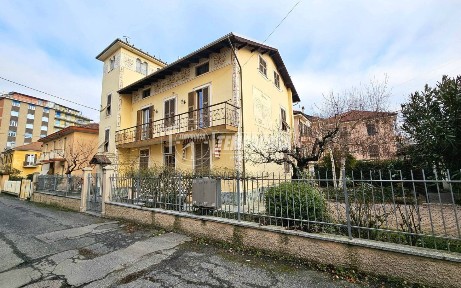 Villa plurifamiliare corso Saracco 241, Centro, Ovada