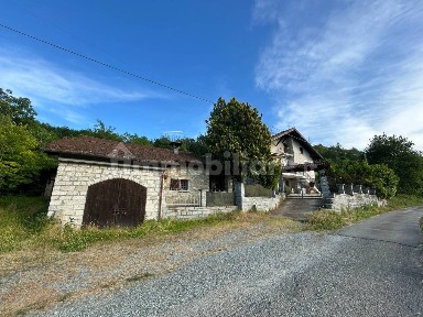 Villa bifamiliare piazza San Guido 49, Centro, Acqui Terme