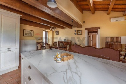 Tocco da Casauria, Via Oriolo, 14