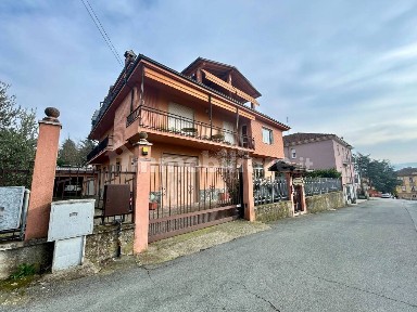 Villa plurifamiliare via Ferdinando Magellano 10, Centro, Acqui Terme