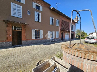 Cassine, Via dei partigiani, 8