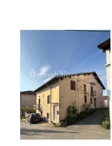 Villa all'asta via Mombello 12, Camino