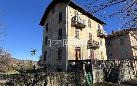 Villa plurifamiliare viale Stazione Centrale, Centro, Ovada