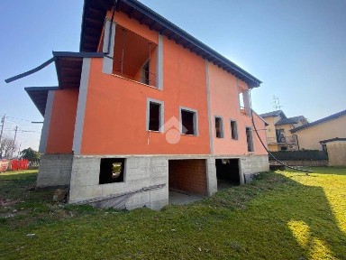 Villa plurifamiliare via Capitini, Sale