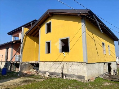Villa plurifamiliare via Capitini, Sale