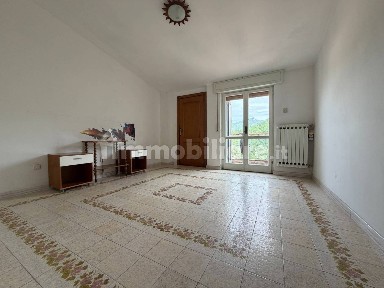 Trilocale via San Rocco 12, Centro, Farindola