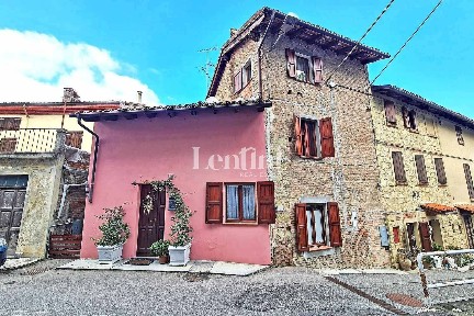Villa unifamiliare via dei Martiri 39, Centro, Camagna Monferrato