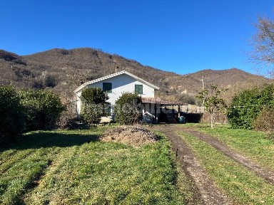 Villa unifamiliare via Chiesavecchia 22, Centro, Borghetto di Borbera