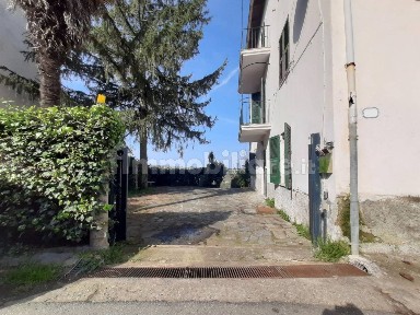 Villa plurifamiliare via Roma, Centro, Trisobbio
