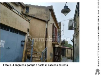 Villa all'asta via Scavonelli 15- 17, Agira