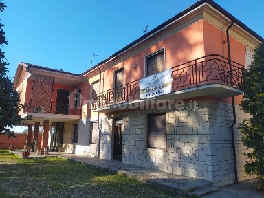 Sale, Via Piave, 36