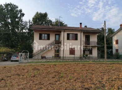 Villa unifamiliare via Santuario Ca' del Bello, Centro, Borghetto di Borbera