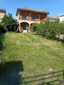 Villa bifamiliare via Caduti per la Patria, Centro, Castelnuovo Scrivia