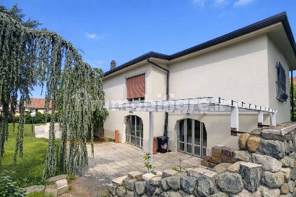 Villa bifamiliare via Flavio Gioia, Centro, Acqui Terme